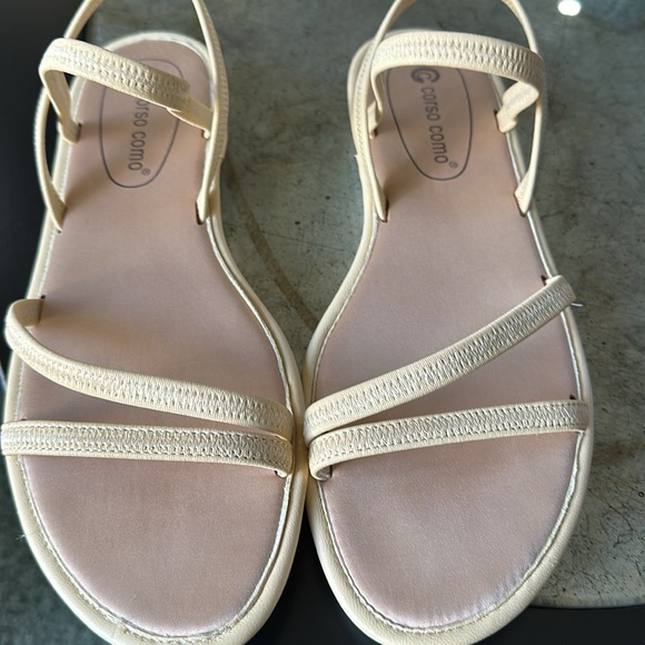 Corso Como 9 yellow sandal EUC - Picture 4 of 9